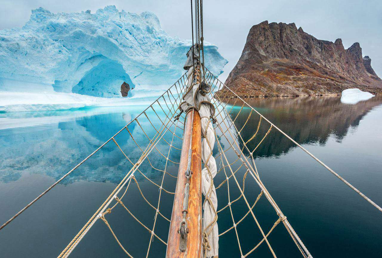 عکس روز نشنال جئوگرافیک
ورودی شرقی جزیره گرینلند که 80 درصد آن از یخ پوشیده شده است و برخلاف ظاهر متروکش زیستگاه منحصربفردی از حیات وحش محسوب می شود
